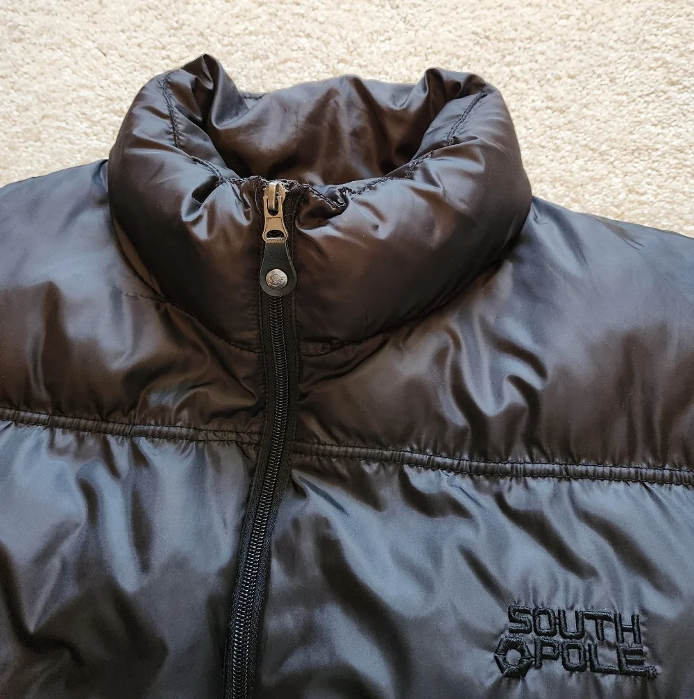 Men's Black Puffer Vest - Size XXL - Picture 5 of 9